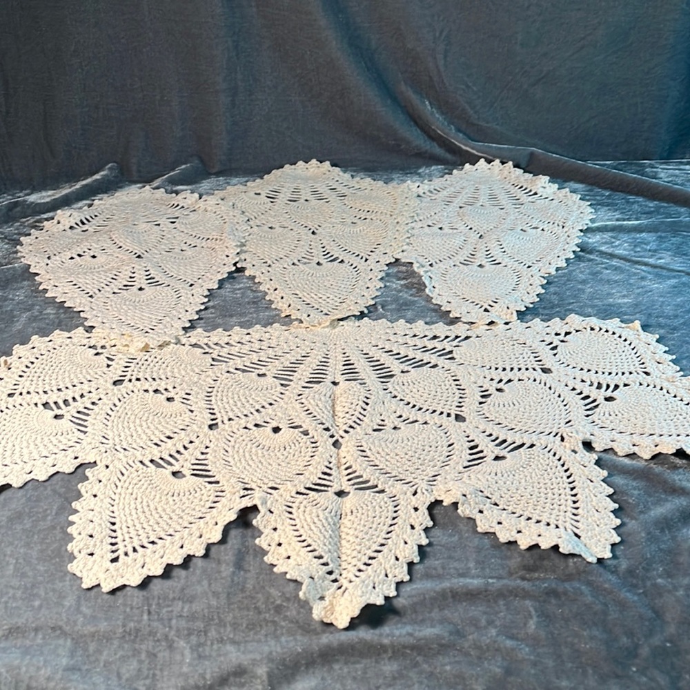 Set of Doilies